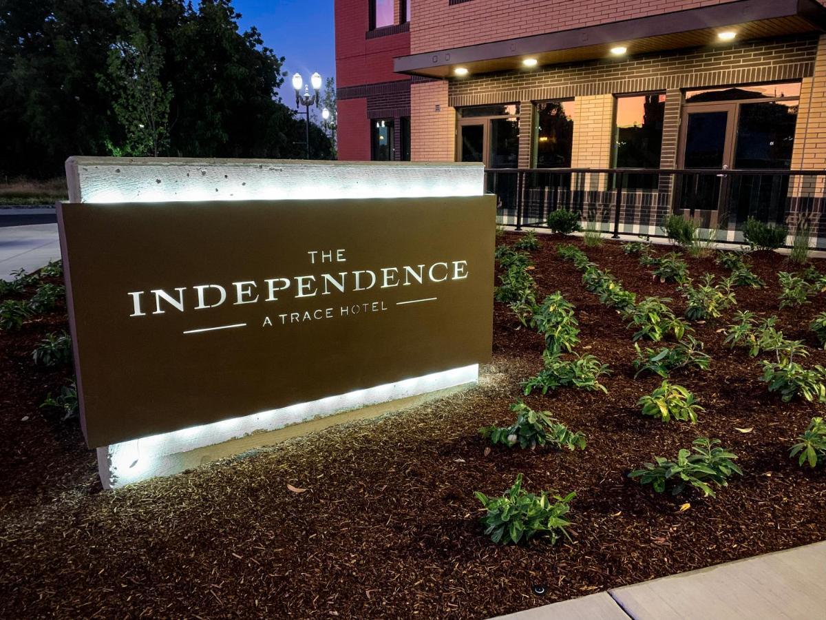 The Independence Hotel Exterior foto
